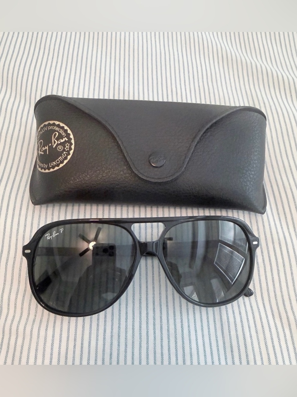 Ray-Ban Black Polarized Aviator Sunglasses with Black Case